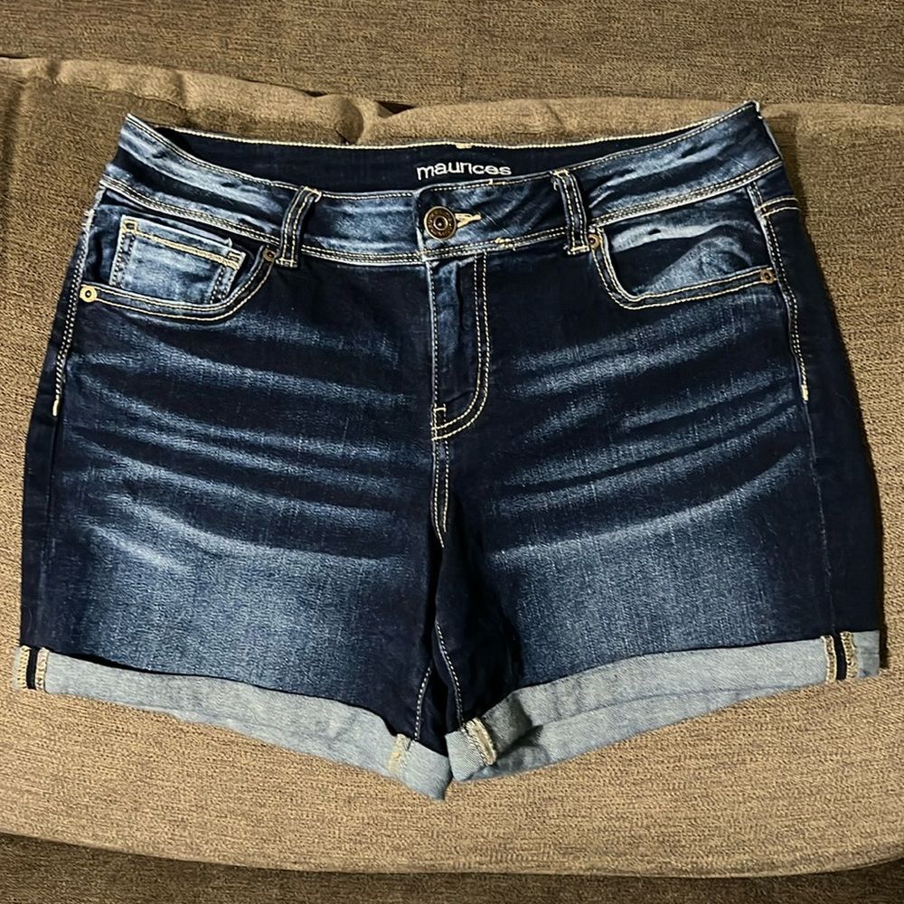 Maurices Dark Washed Mid-Rise Jean Shorts. Size 7/8